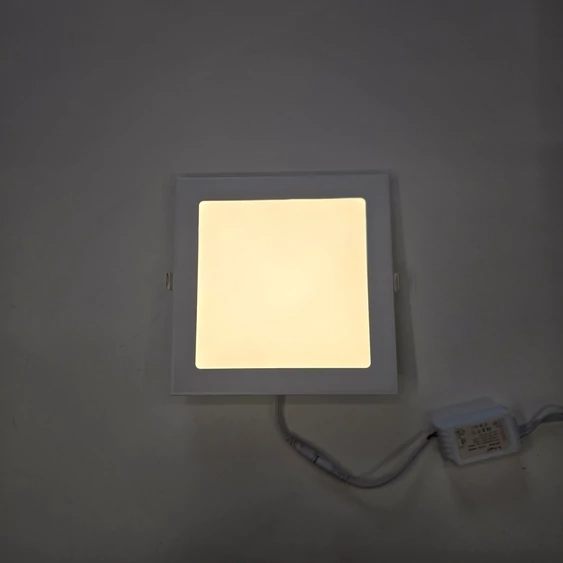 V-TAC süllyeszthető mennyezeti szögletes LED panel 18W meleg fehér - SKU 4869