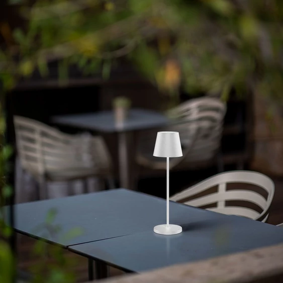 V-TAC 1.5W fehér, töltőtalpas, akkumulátoros LED lámpa IP54, meleg fehér - SKU 23445
