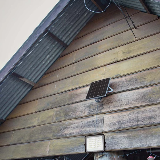 Black LED 6W solar floodlight, 5000mAh battery, 4000K, IP65