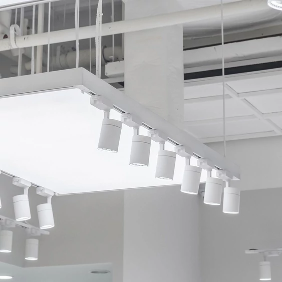 V-TAC LED 10°-os sínes spotlámpa, mozgatható fejjel, 35W meleg fehér - SKU 211255