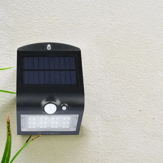 V-TAC napelemes, mozgásérzékelős LED reflektor, fekete, 1.5W természetes fehér - SKU 8277