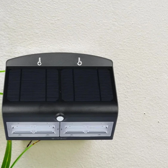 V-TAC napelemes, mozgásérzékelős LED reflektor, fekete, 7W természetes fehér - SKU 8279